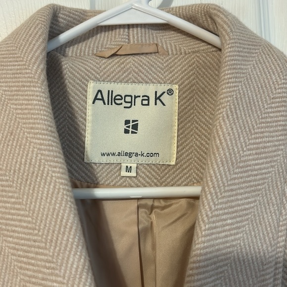 Ladies Winter Coat - Picture 2 of 10